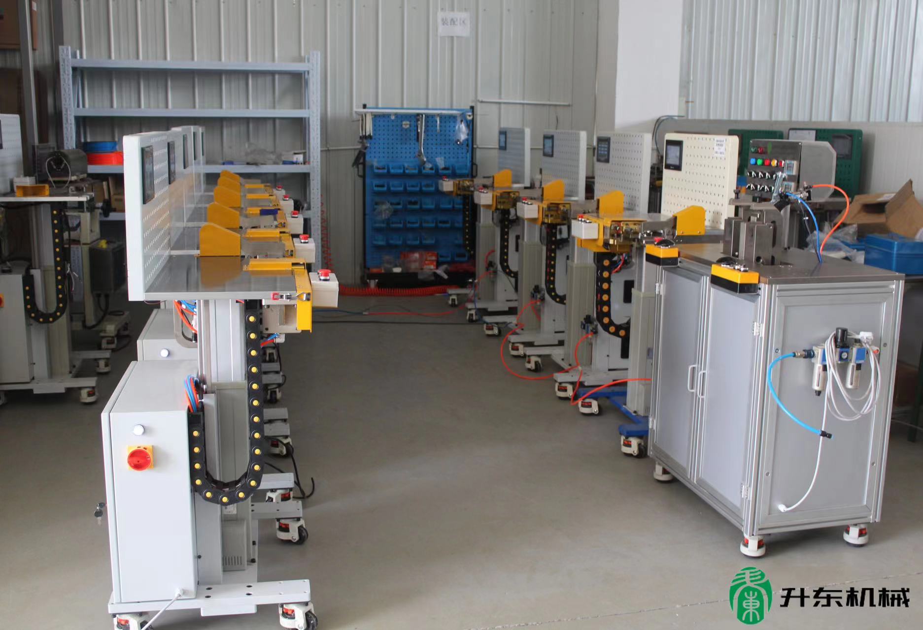 裝配機  調試中